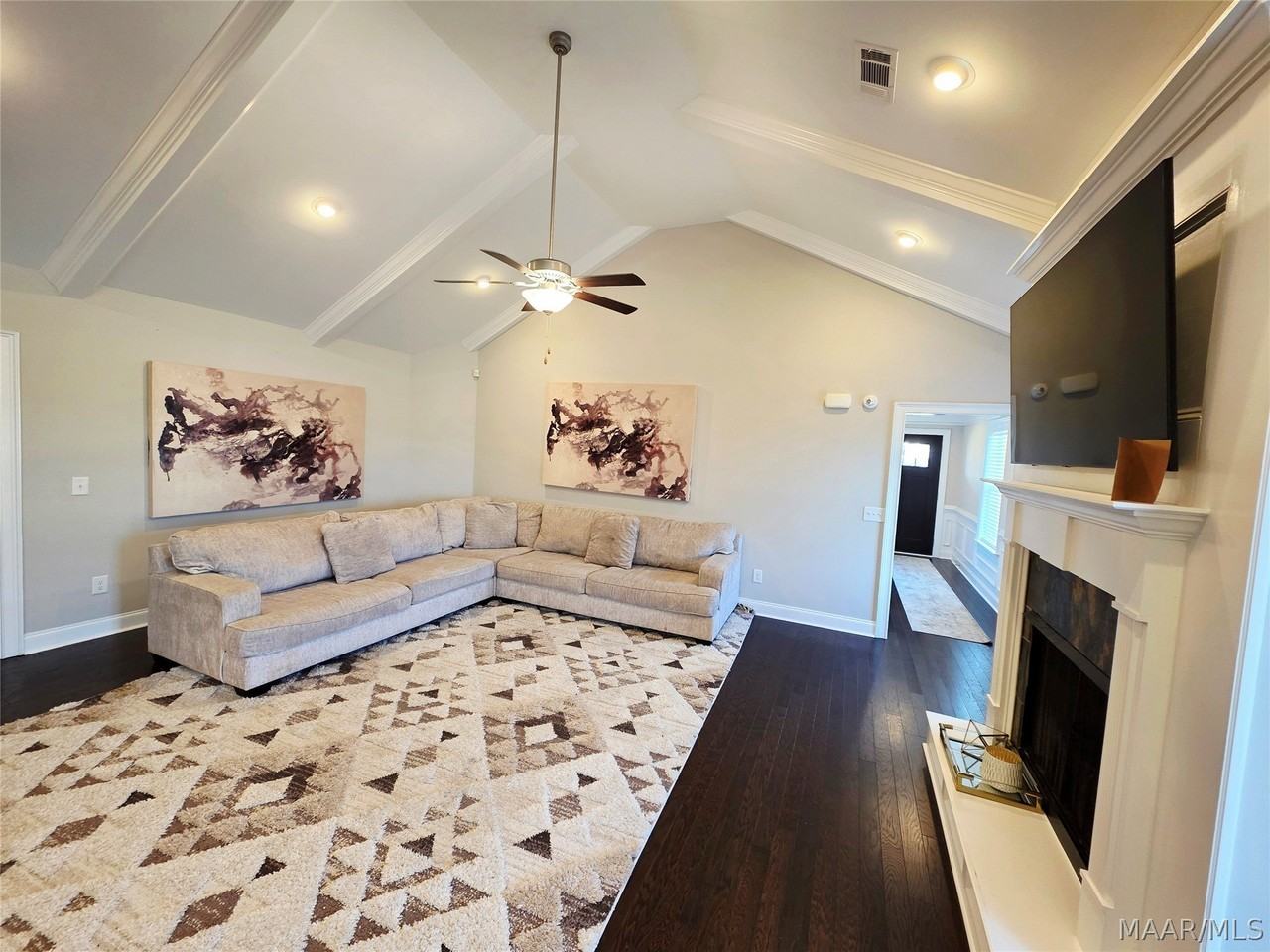 656 Riverdale Dr - Photo 3 of 22