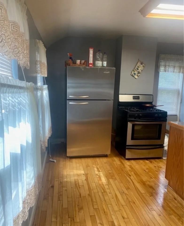 2216 E 71st St - Photo 3 of 9