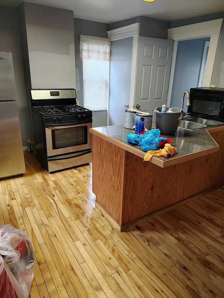 2216 E 71st St - Photo 4 of 9