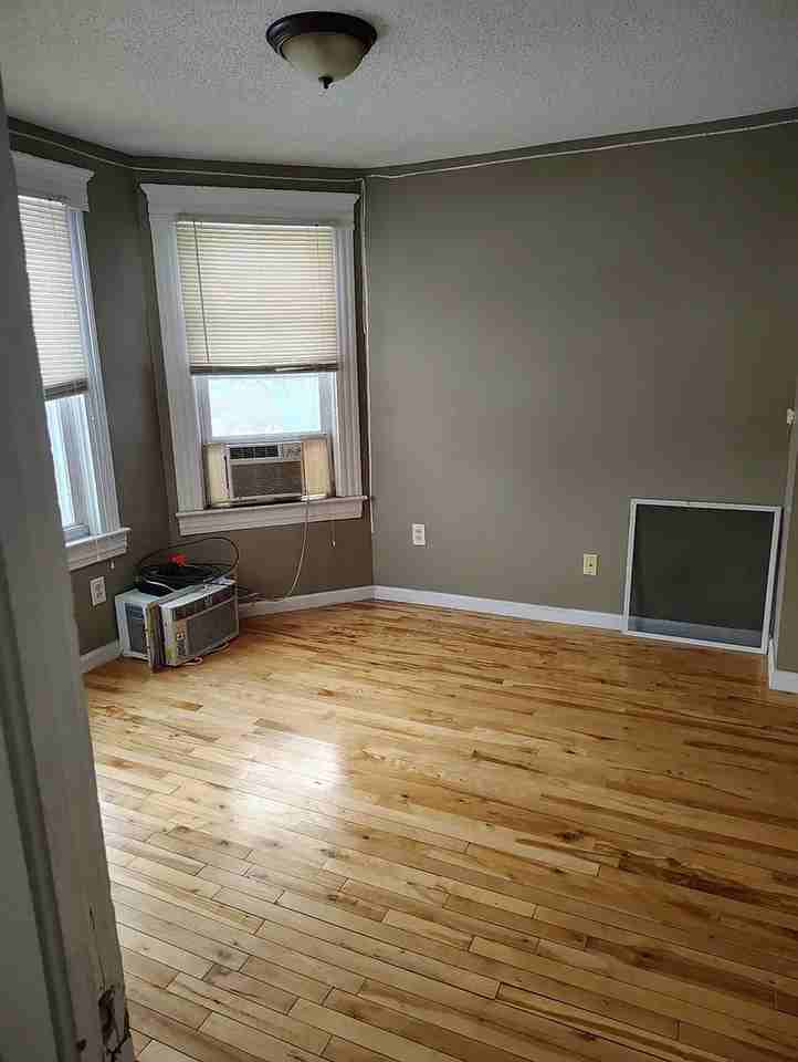 2216 E 71st St - Photo 5 of 9