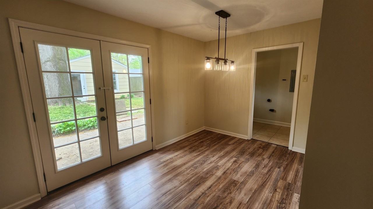 5313 Boswell Ave - Photo 2 of 10