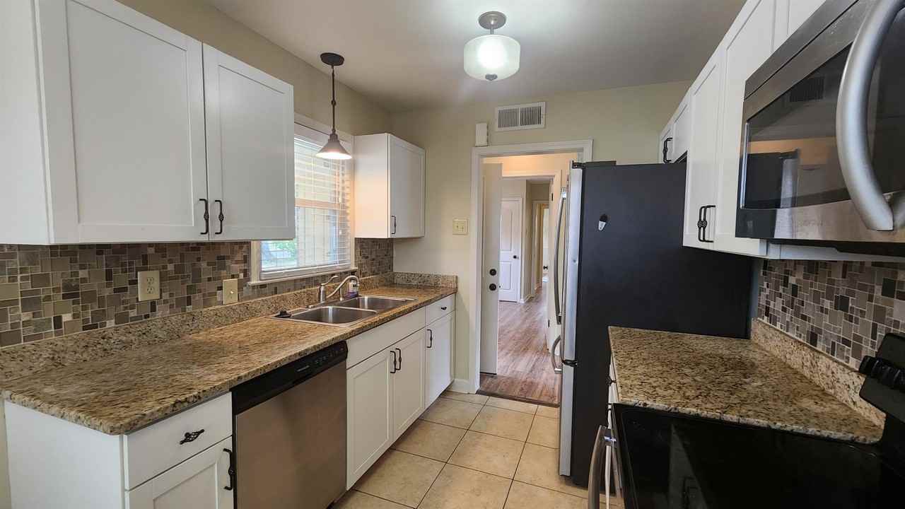 5313 Boswell Ave - Photo 3 of 10