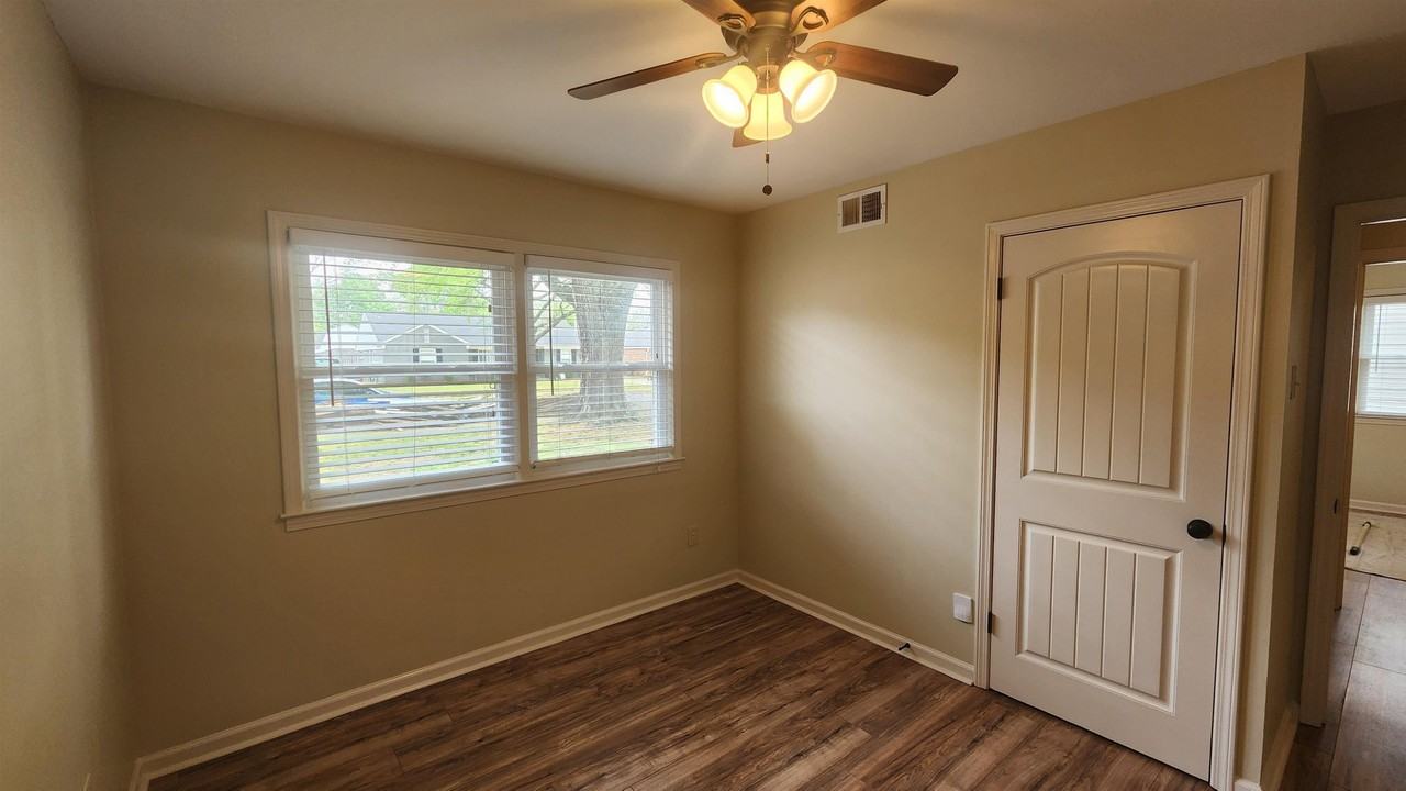 5313 Boswell Ave - Photo 6 of 10