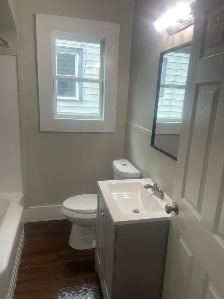 804 Columbia St - Photo 2 of 7