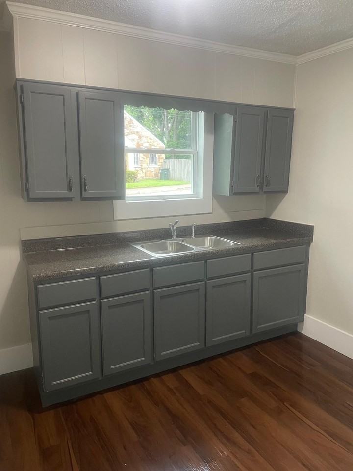 804 Columbia St - Photo 4 of 7