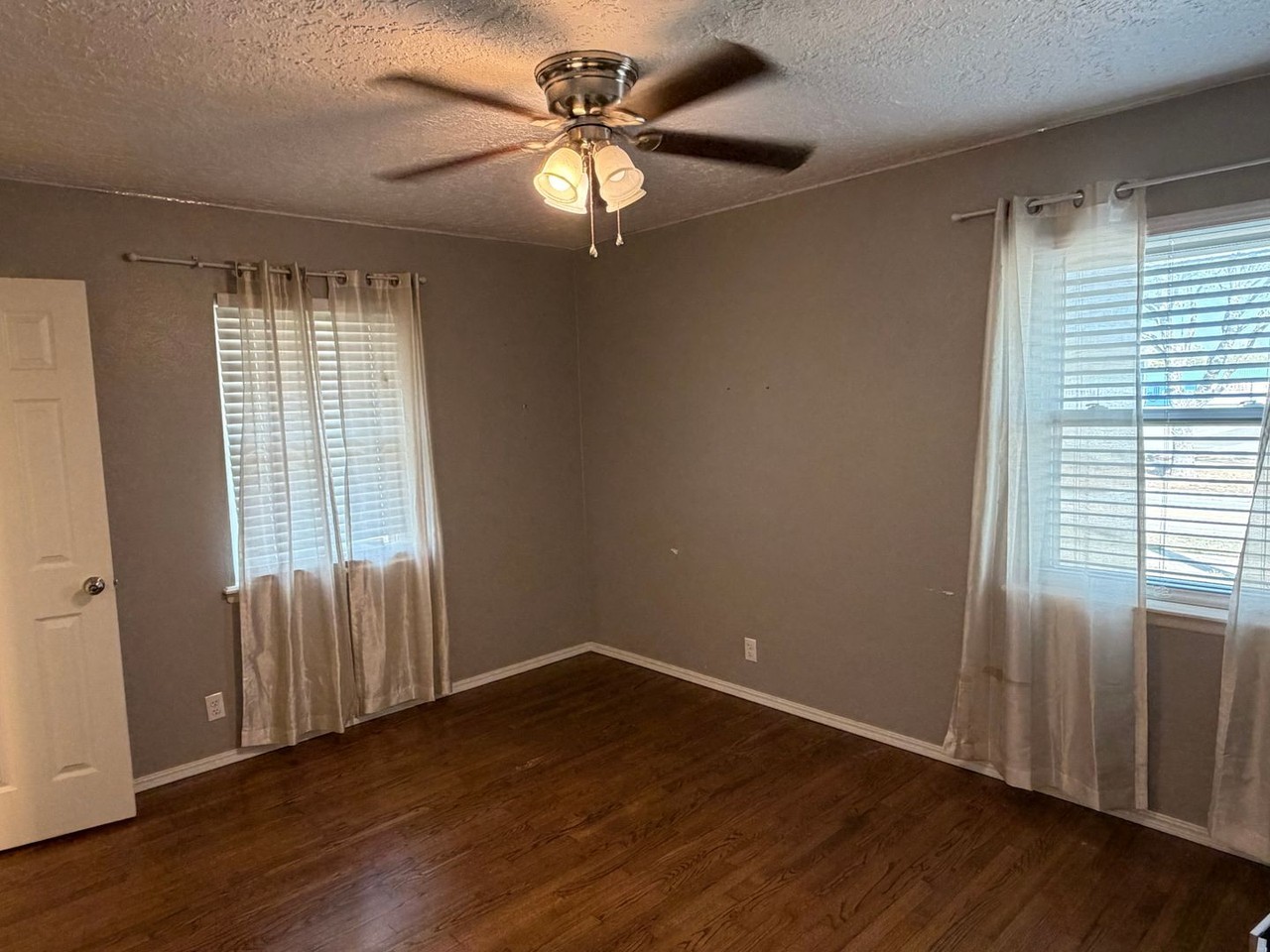 1202 Glenwood St - Photo 6 of 11