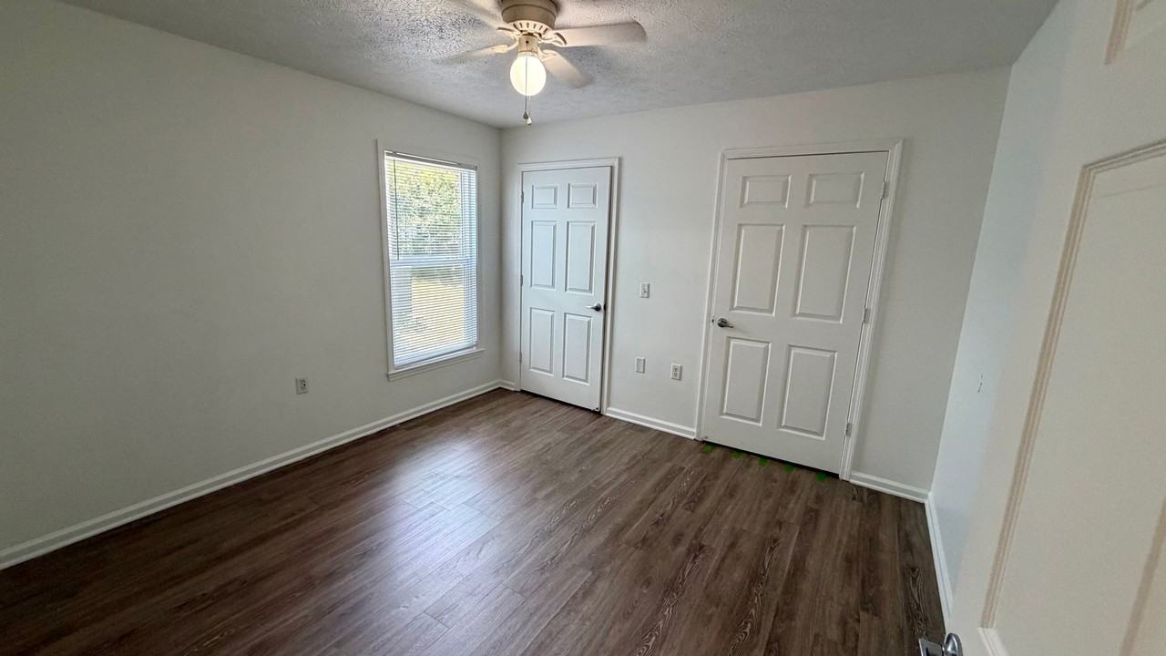 9127 Laird St - Photo 4 of 18