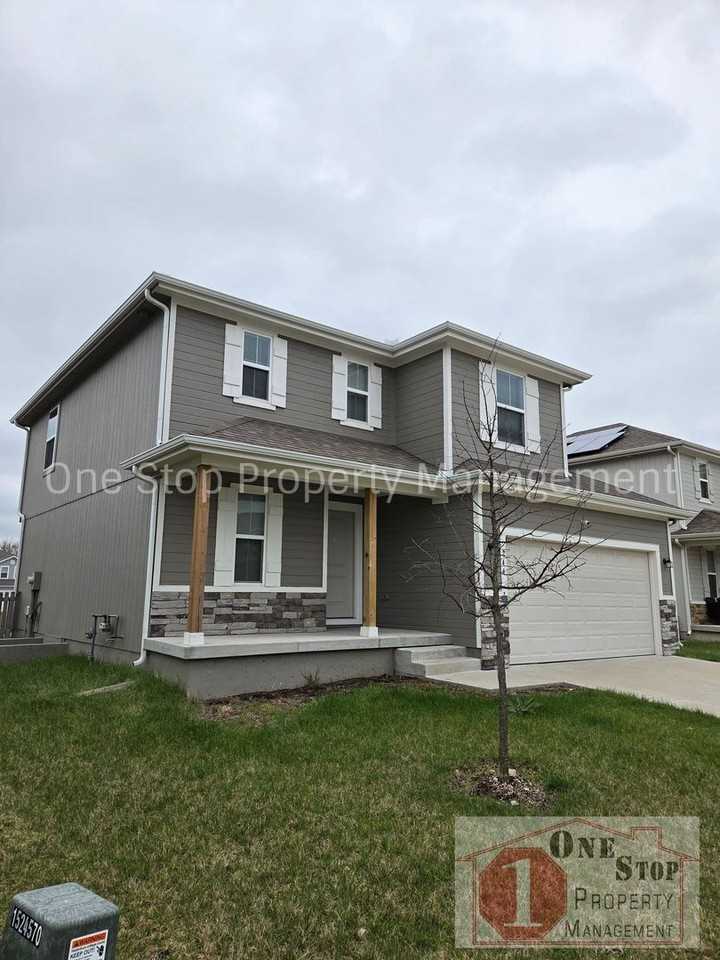 744 Connor St - Photo 2 of 30