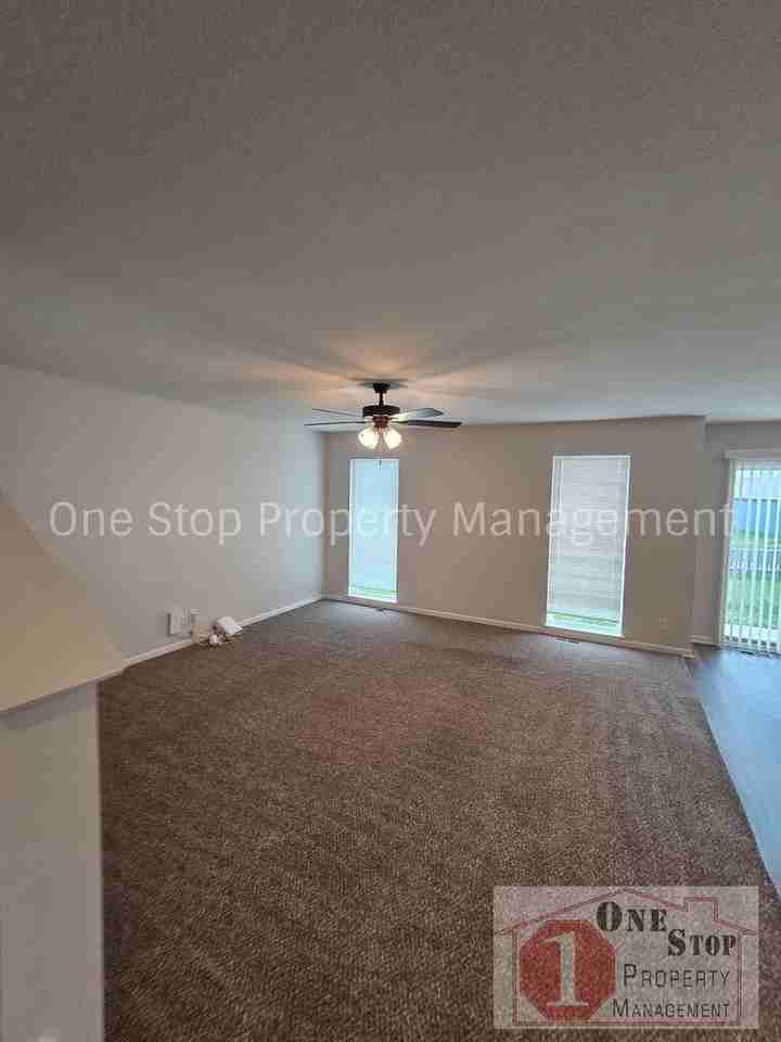 744 Connor St - Photo 4 of 30