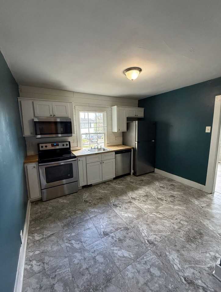 411 Hietts Ln - Photo 3 of 13