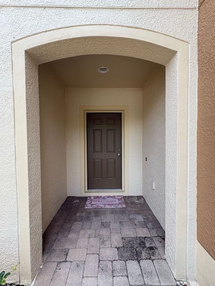 2875 Sunstone Dr - Photo 2 of 35