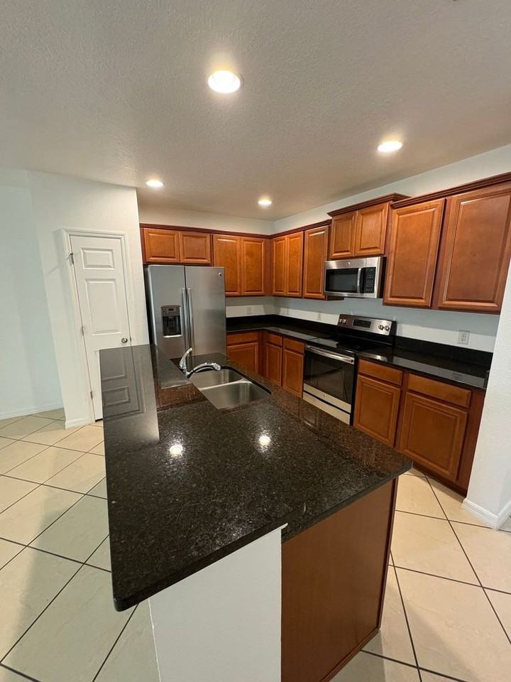 2875 Sunstone Dr - Photo 7 of 35