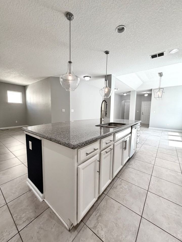 197 Spring Park Ave - Photo 2 of 31