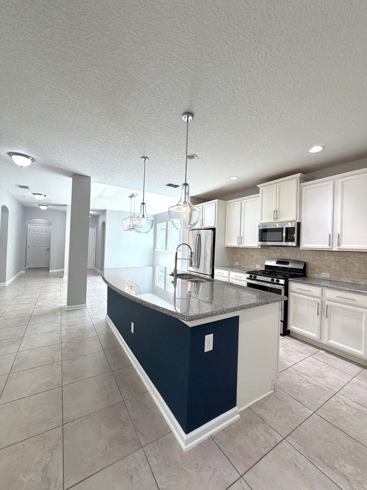 197 Spring Park Ave - Photo 3 of 31