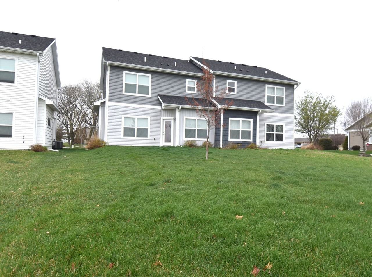 1208 S Linn St - Photo 3 of 22