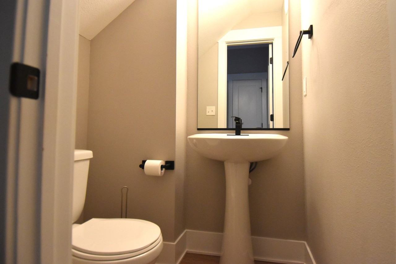 1208 S Linn St - Photo 6 of 22