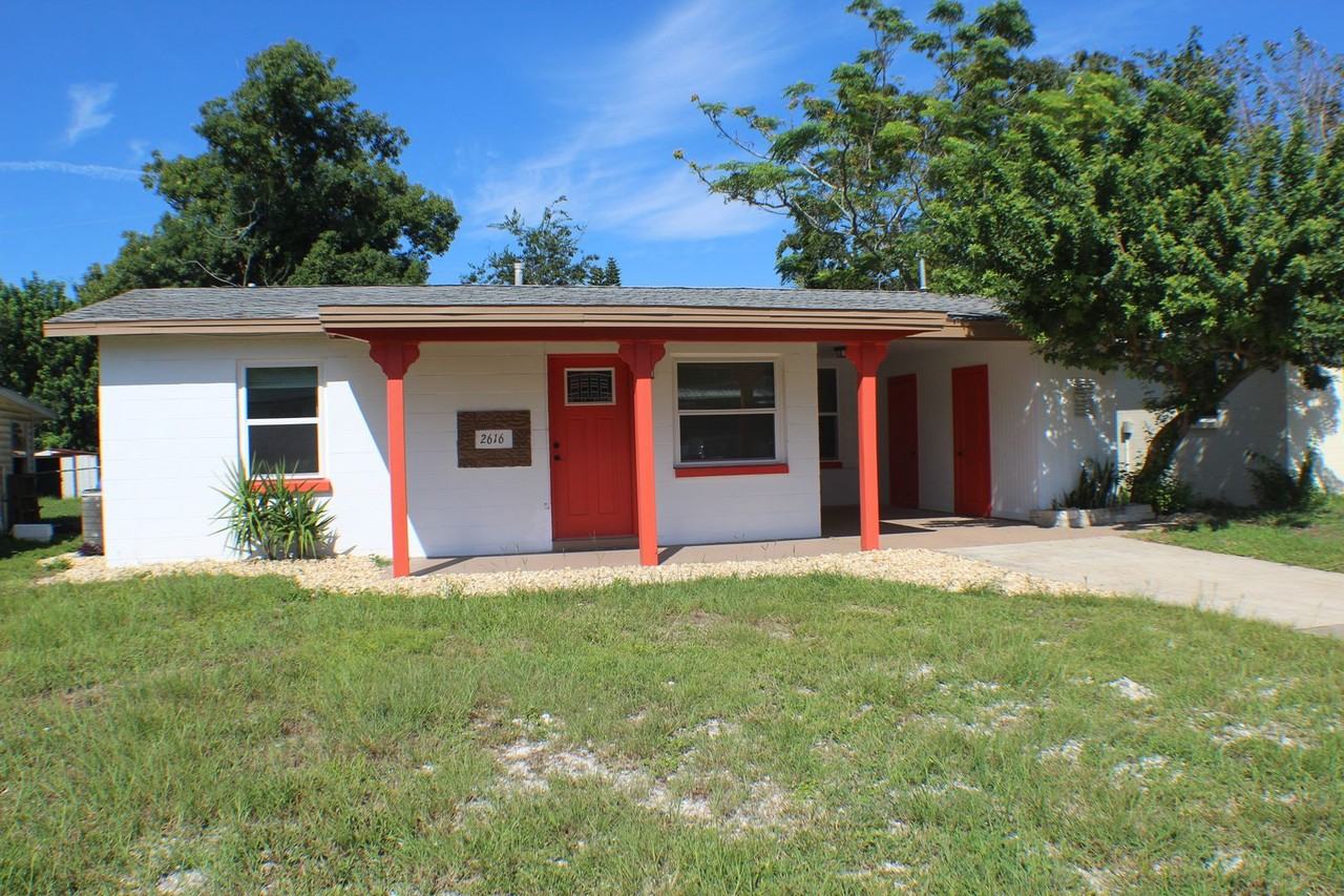 2616 Anastasia Dr - Photo 2 of 13