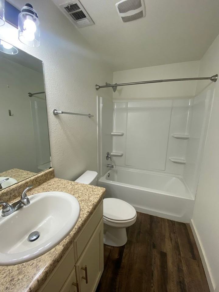 220 Harper Dr - Photo 2 of 16