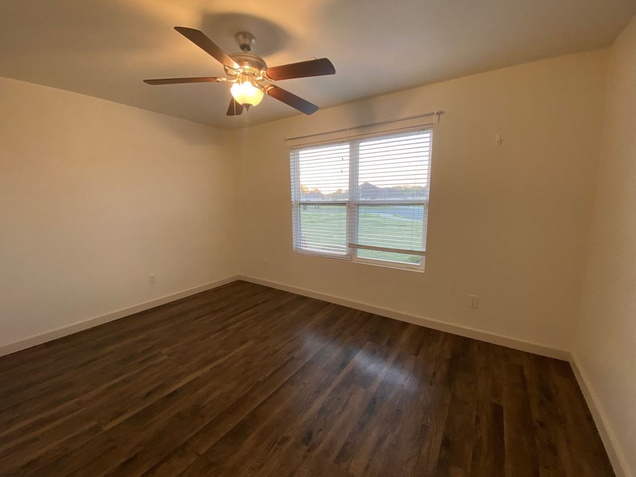 220 Harper Dr - Photo 3 of 16