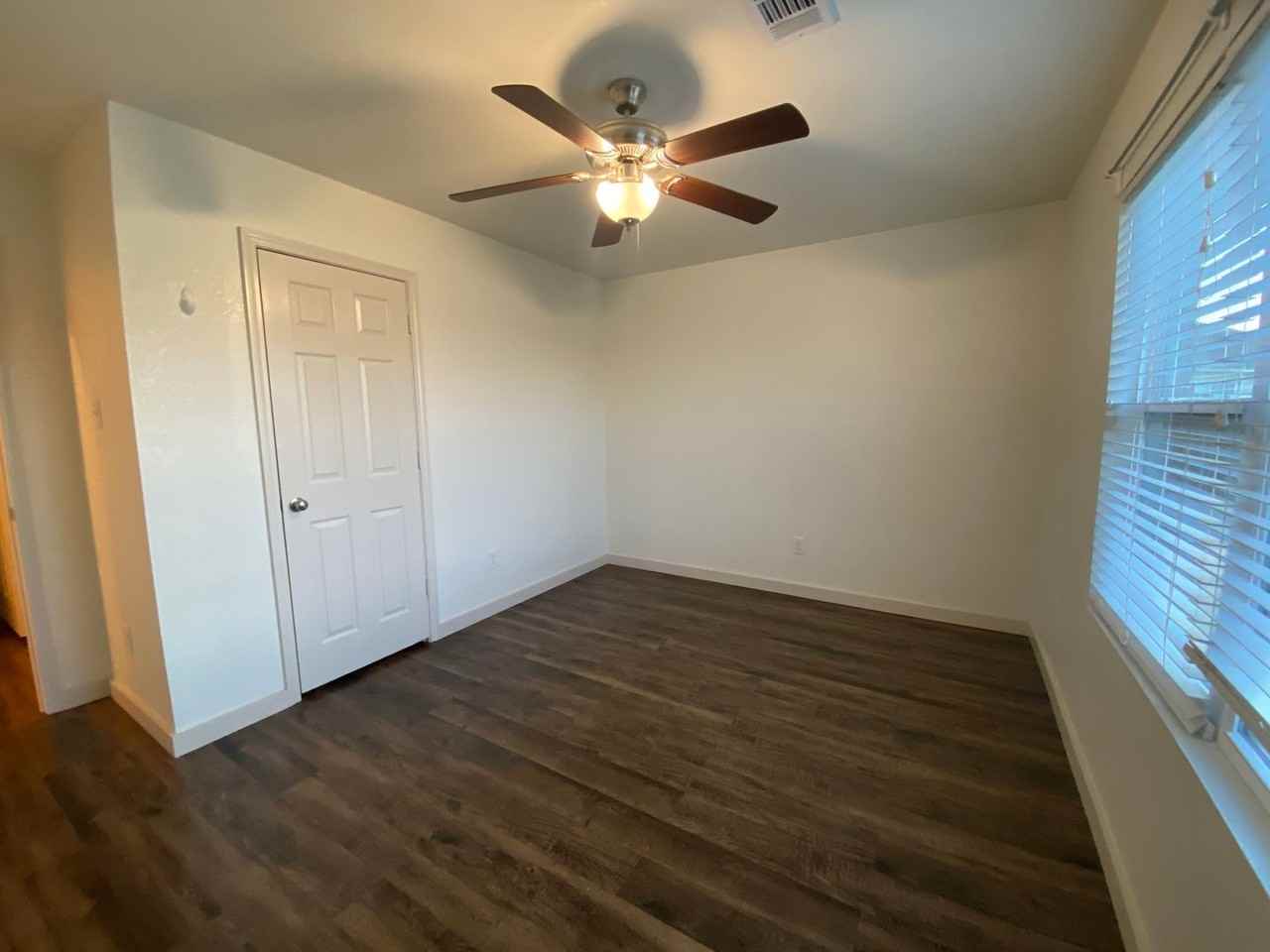 220 Harper Dr - Photo 4 of 16