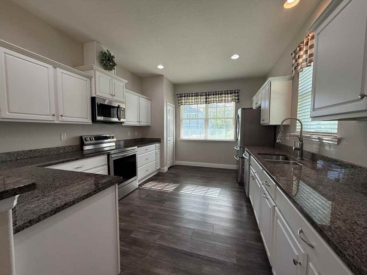 20 Abacus Ave - Photo 7 of 34