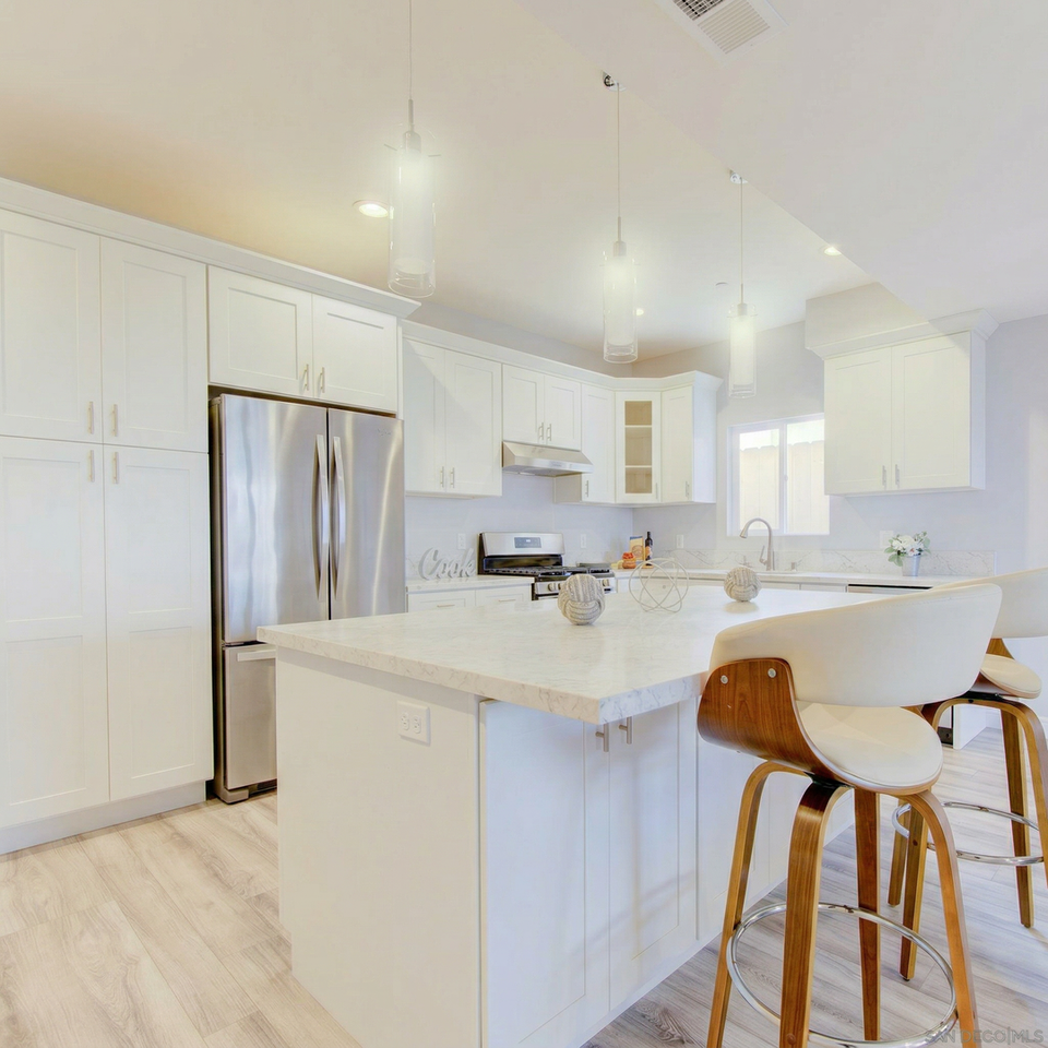 1255 Cypress Ave - Photo 7 of 25