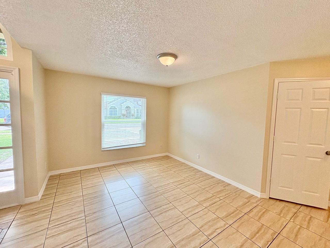 2813 Rolling Broak Dr - Photo 4 of 32