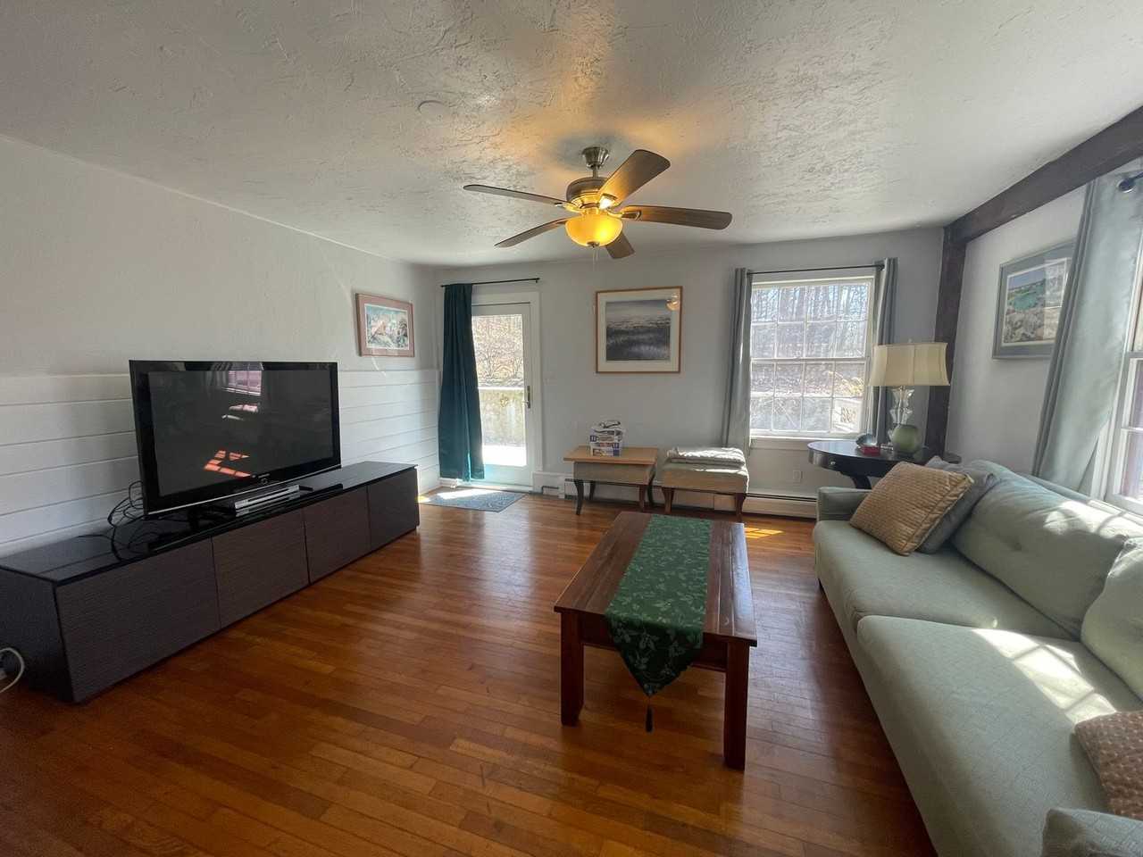 182 Division St - Photo 3 of 28