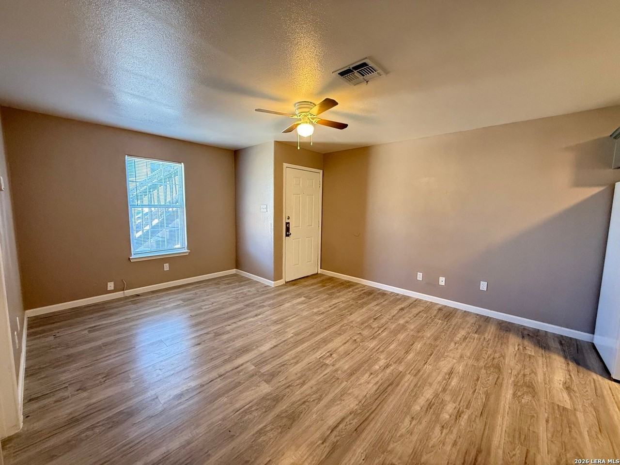 1405 Donaldson Ave - Photo 3 of 10