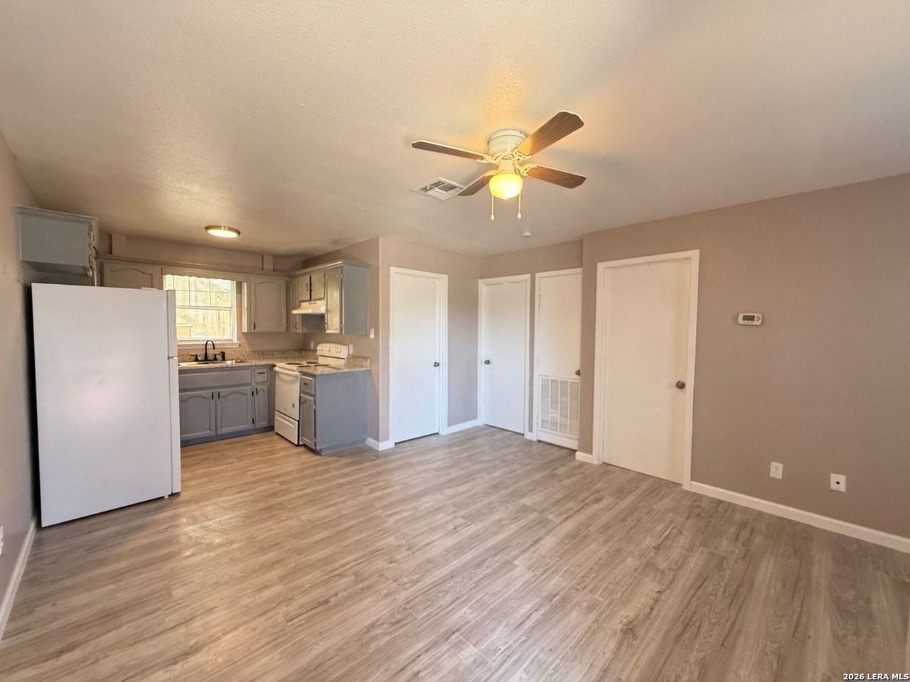 1405 Donaldson Ave - Photo 4 of 10