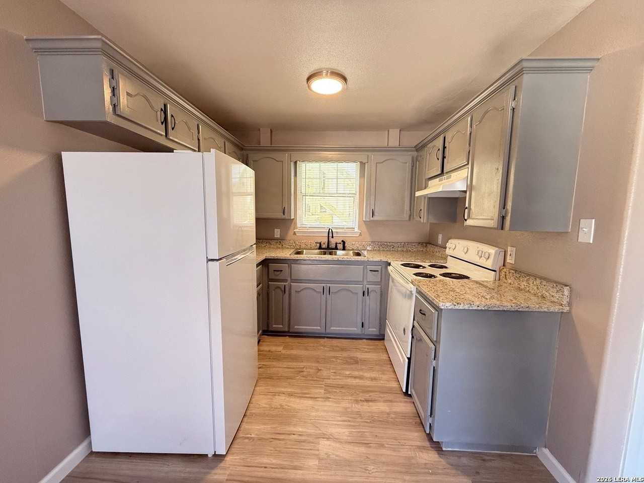 1405 Donaldson Ave - Photo 5 of 10