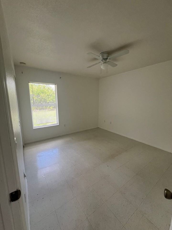 1065 Nomad Rd - Photo 7 of 13