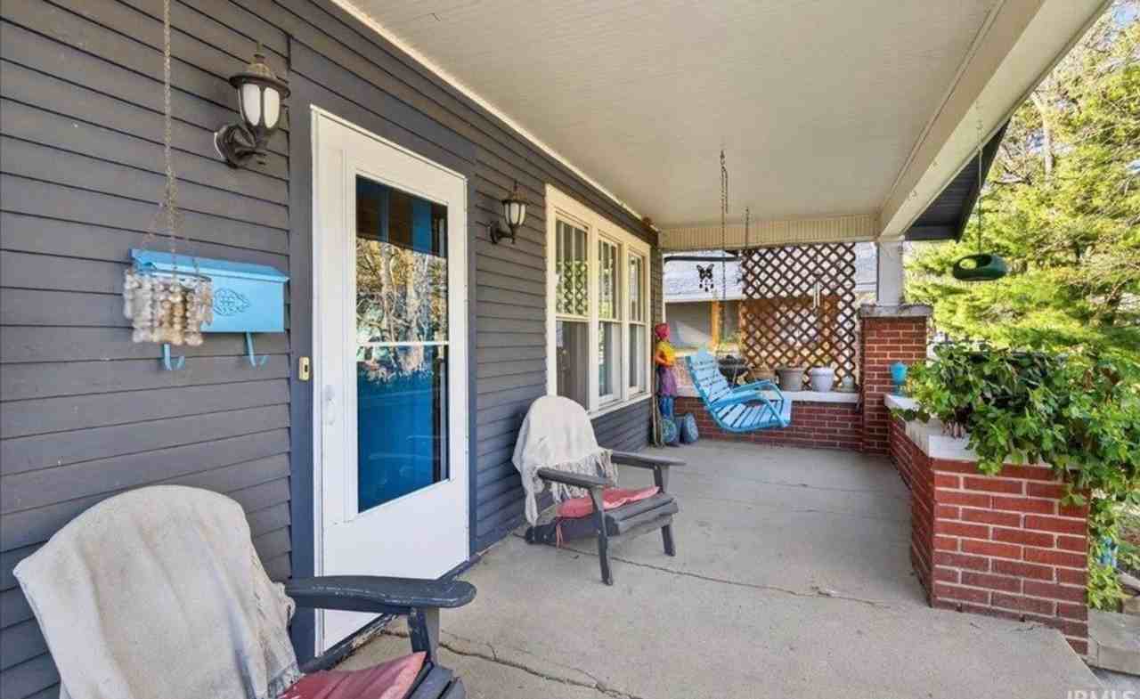 469 Maple St - Photo 3 of 22