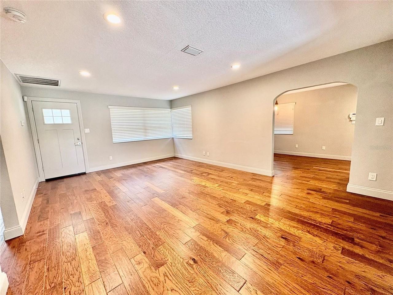 438 Lakeview Ave - Photo 6 of 10