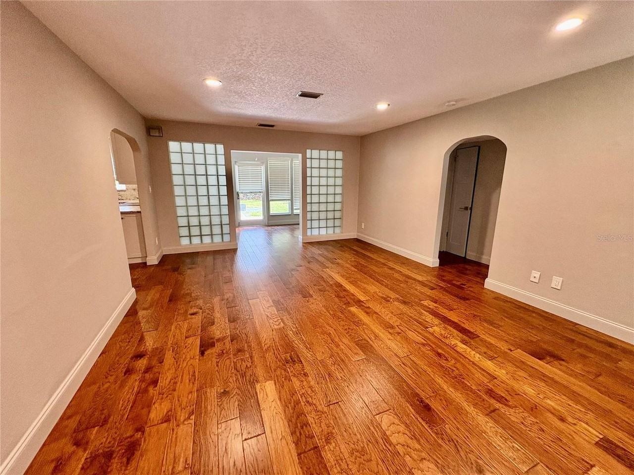 438 Lakeview Ave - Photo 7 of 10