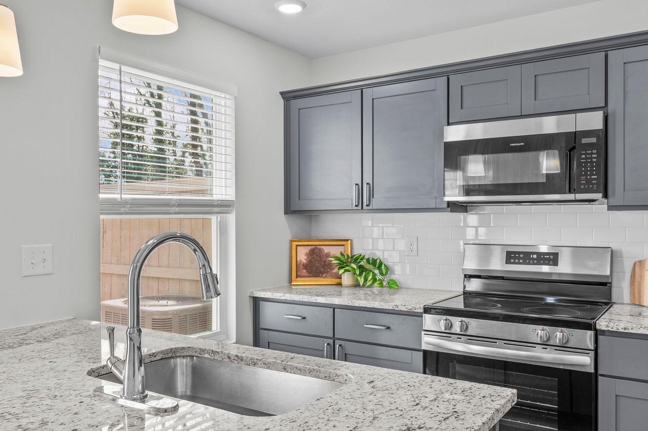 668 Blossom Run - Photo 4 of 25