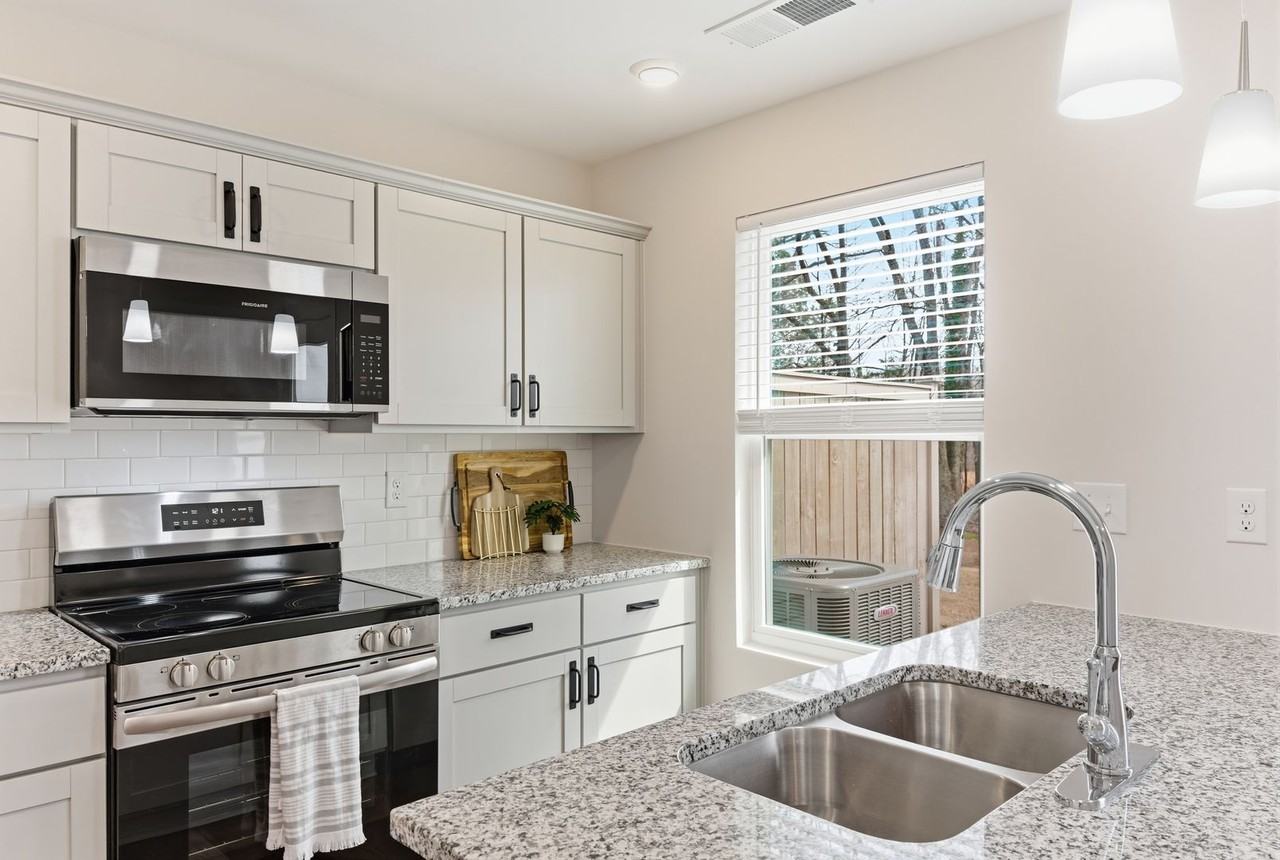 670 Blossom Run - Photo 4 of 26