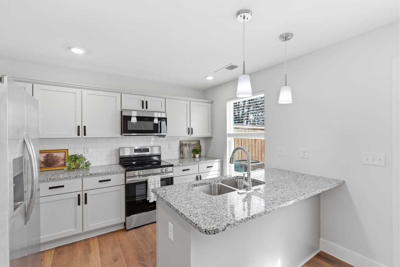 670 Blossom Run - Photo 7 of 26