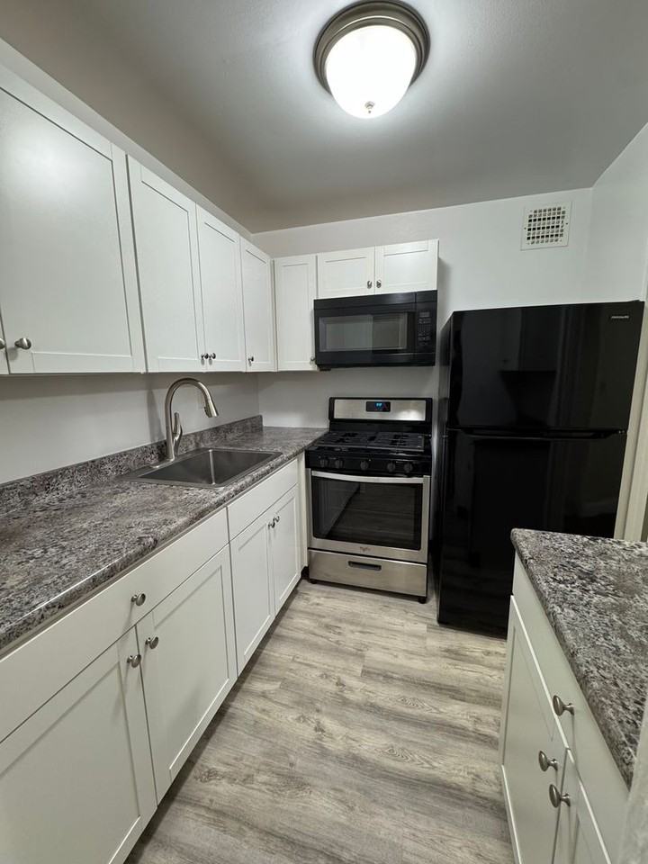 Imperial Gardens - Photo 2 of 24