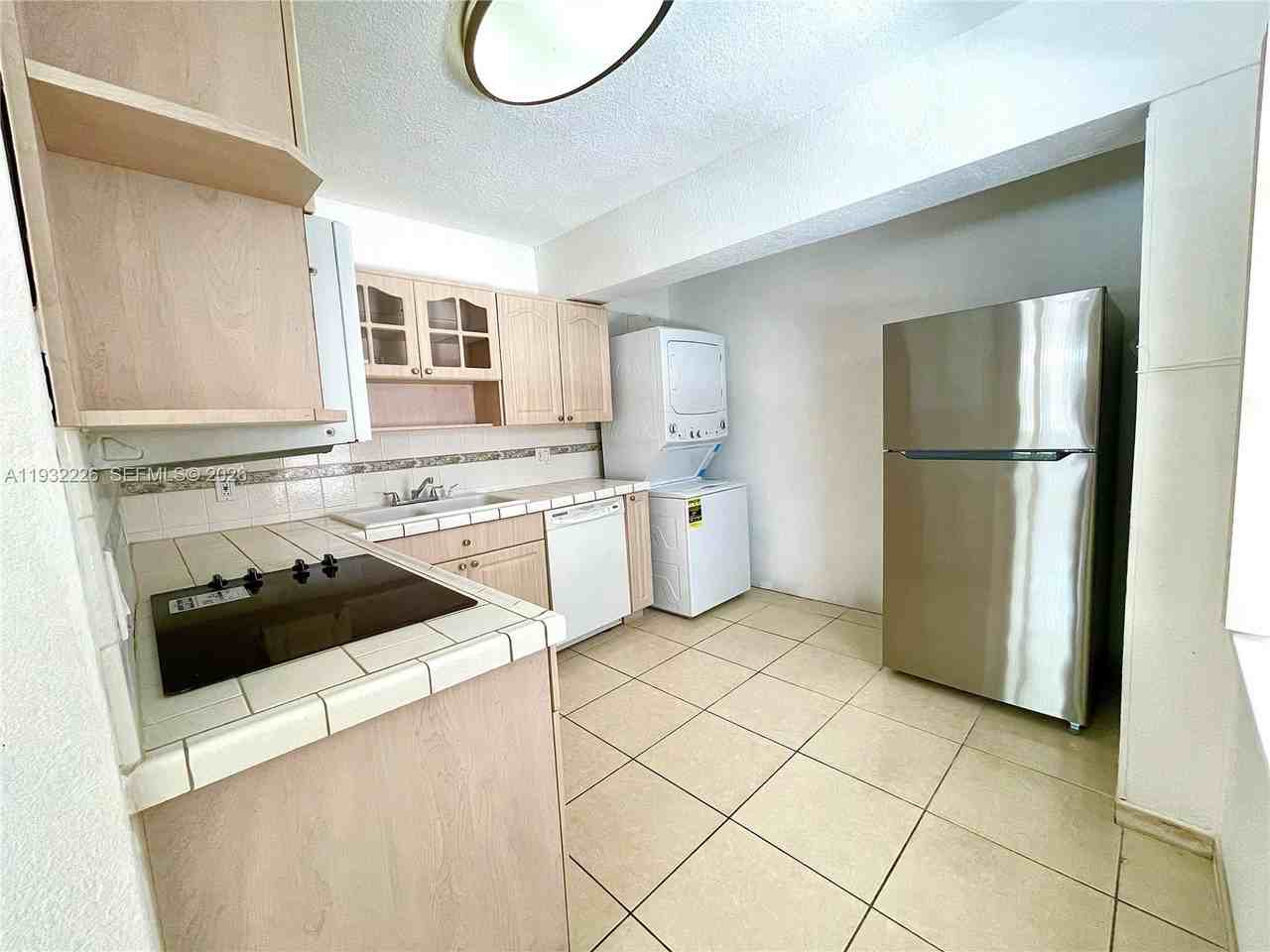 310 Southwest 10th Street - Photo 4 of 8