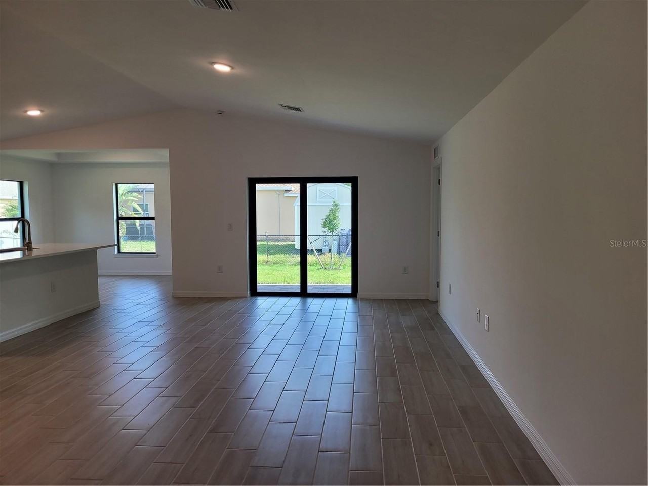 11383 Baggot Ave - Photo 2 of 34