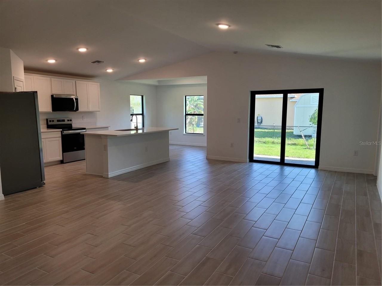 11383 Baggot Ave - Photo 3 of 34