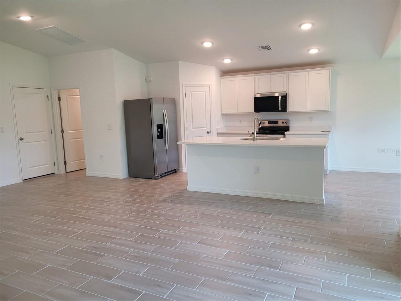 11383 Baggot Ave - Photo 5 of 34