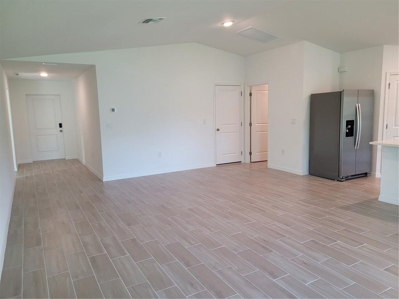 11383 Baggot Ave - Photo 6 of 34