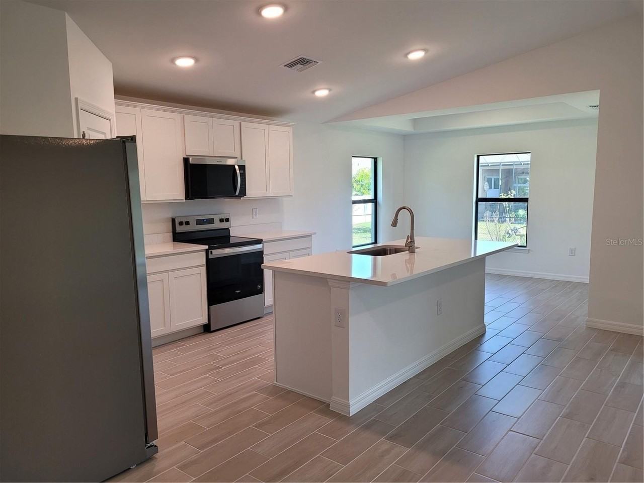 11383 Baggot Ave - Photo 7 of 34