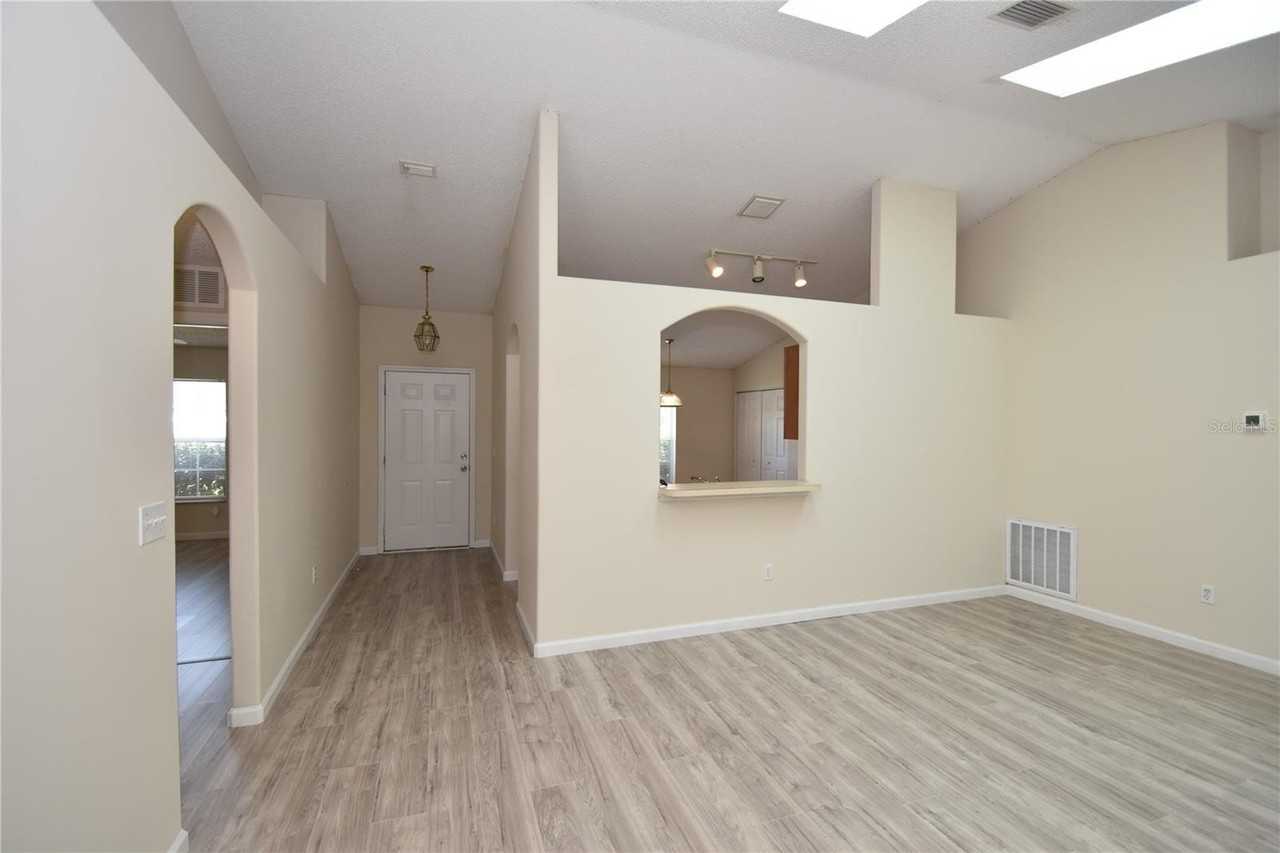 15 White Deer Ln - Photo 3 of 40