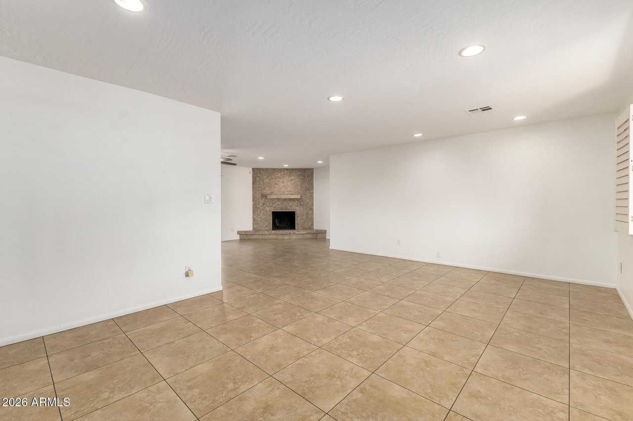 6742 N 19th St - Photo 5 of 31