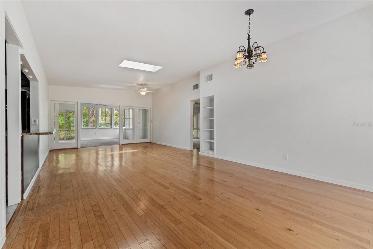 2115 Sycamore Dr - Photo 2 of 23