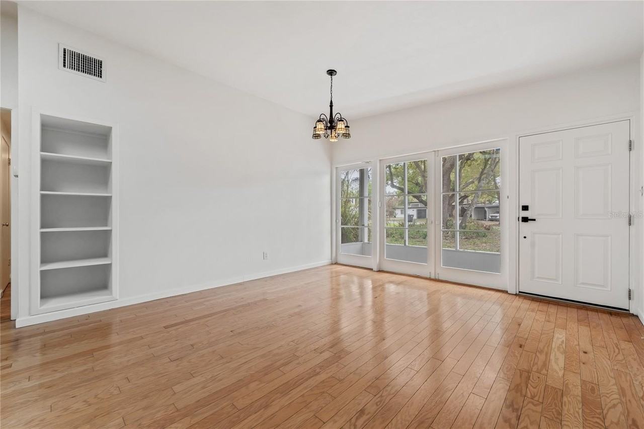 2115 Sycamore Dr - Photo 3 of 23