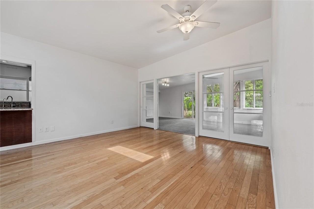 2115 Sycamore Dr - Photo 4 of 23